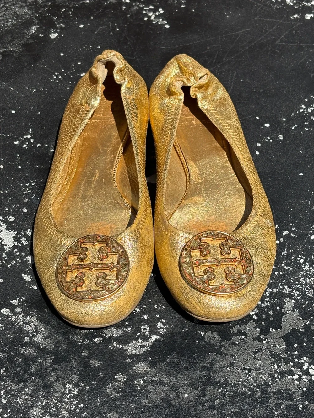 Tory Burch Reva Metallic Gold Crackle Leather Flats with Glitter Emblem Sz 6.5